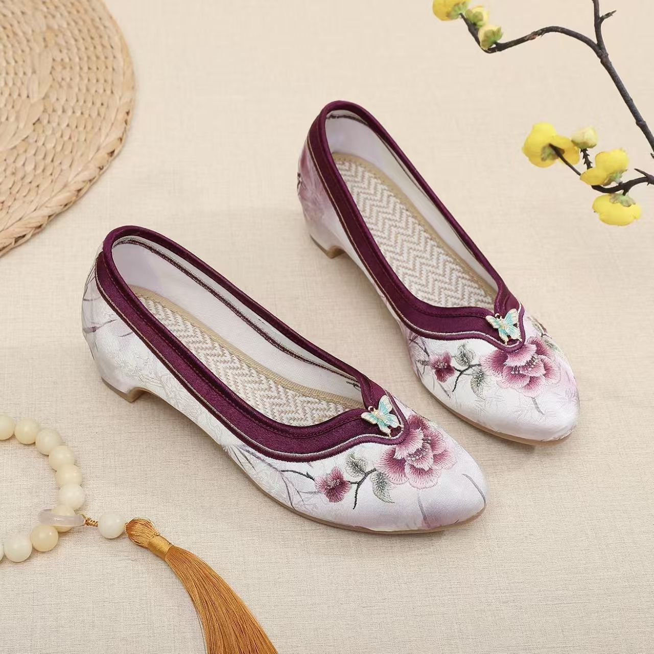 Woman Low Heel Embroidered Che - Embroidery Style 评论和价格