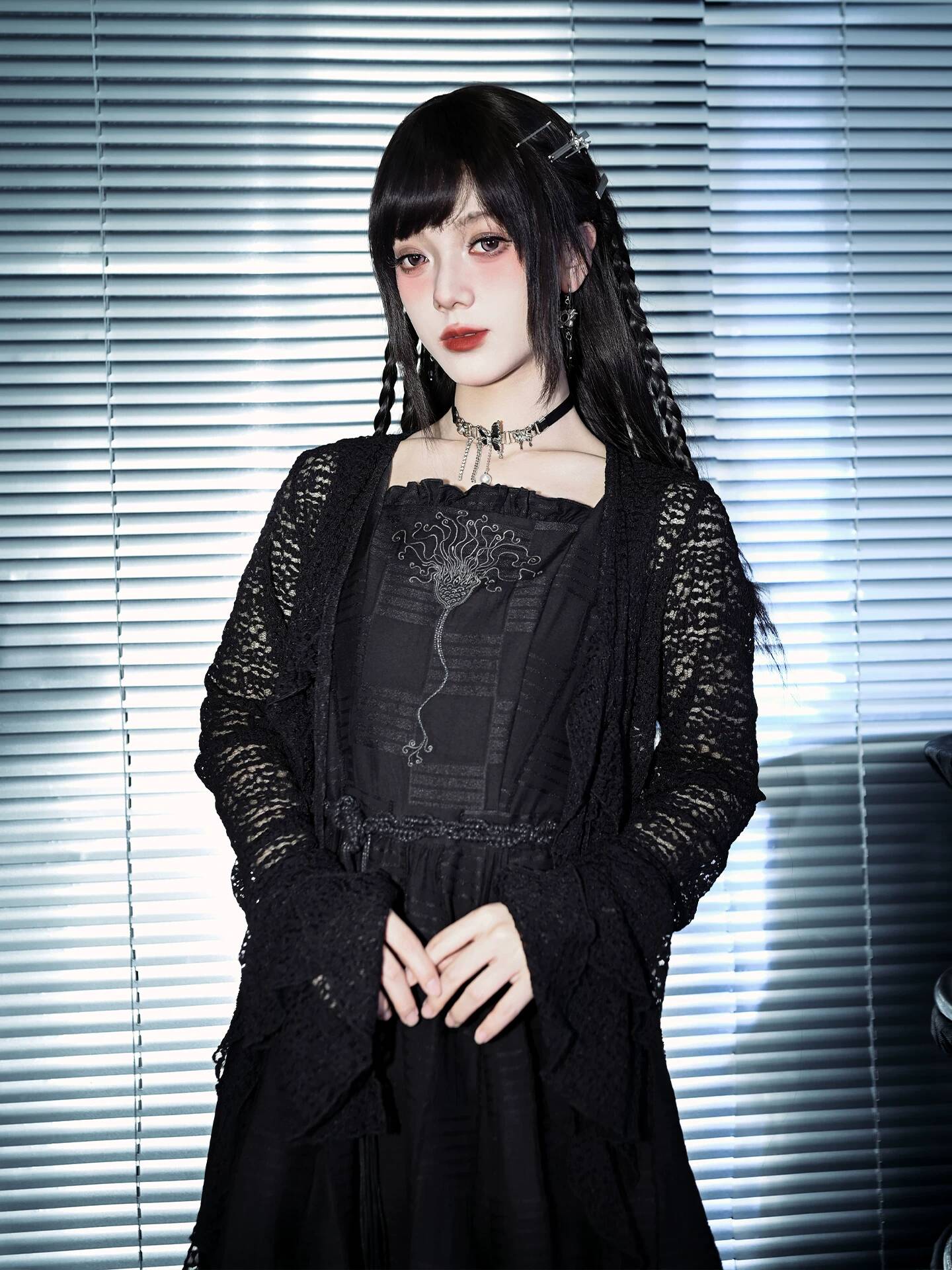 New Crinoid Embroidery Black D - Embroidery Vest 评论和价格