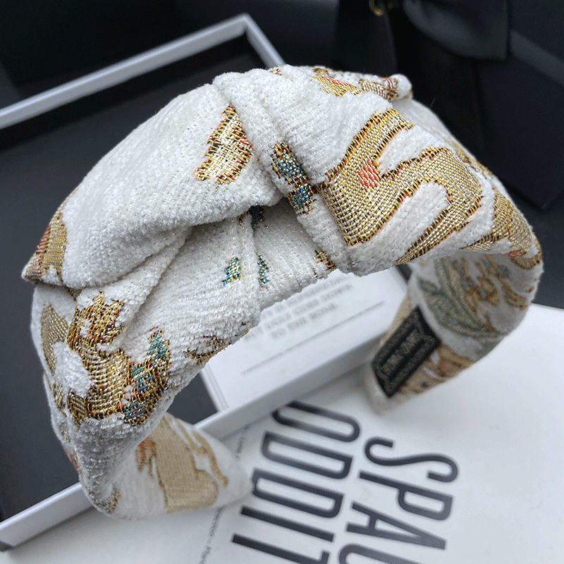 Fashionable Embroidery Hairpin - Embroidery Zone 评论和价格