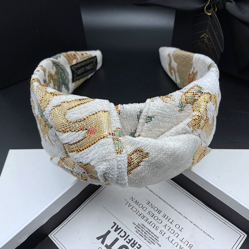 Fashionable Embroidery Hairpin - Embroidery Zone 评论和价格