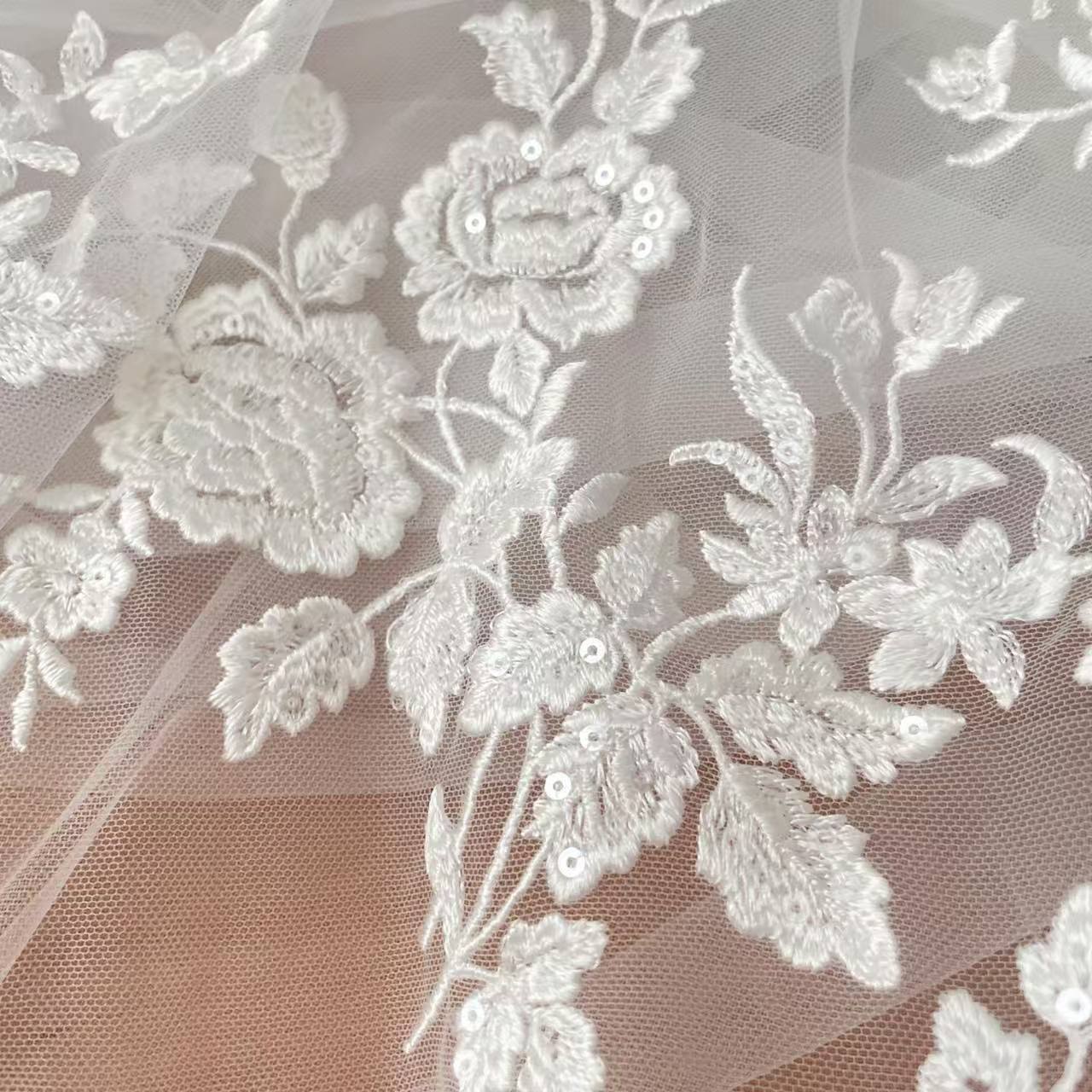 French Embroidered Lace Fabric - Embroidery Flower Pattern 评论和价格
